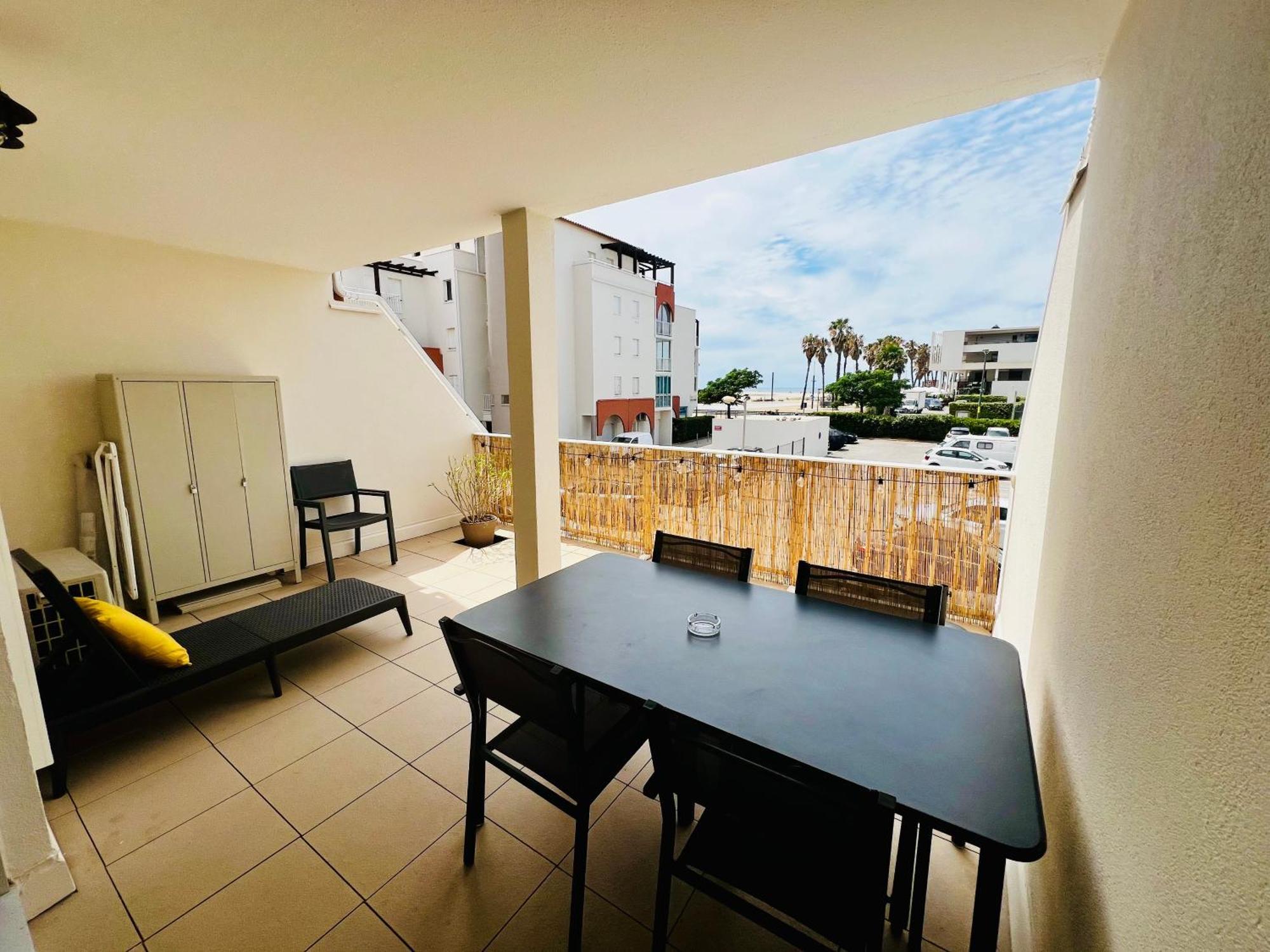 Appartement En Bord De Mer Сет Екстериор снимка